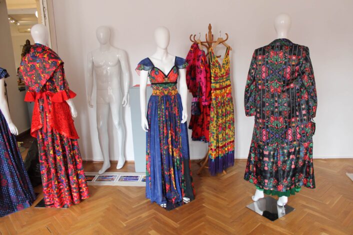 Érdekes programok a hétre: a roma kultúrát bemutató kiállítások nyílnak a Fekete házban Szegeden