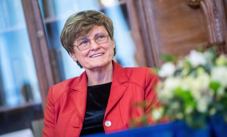 Színpadon a szegedi Nobel-díjas kutató útja: Udvaros Dorottya bújik Karikó Katalin bőrébe - Szegedi hírek | Szeged365